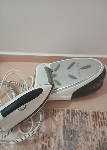 Beyaz ve Gri Buharlı Ütü - Görsel 3