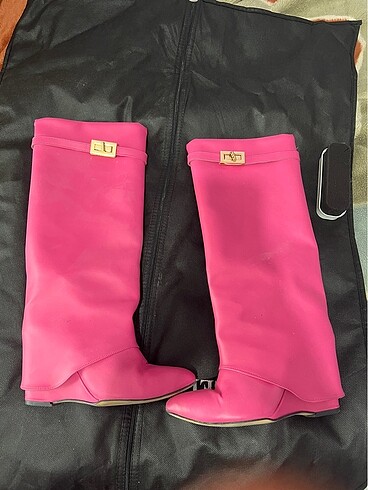 Givenchy Pembe Dolgu Topuklu Çizme