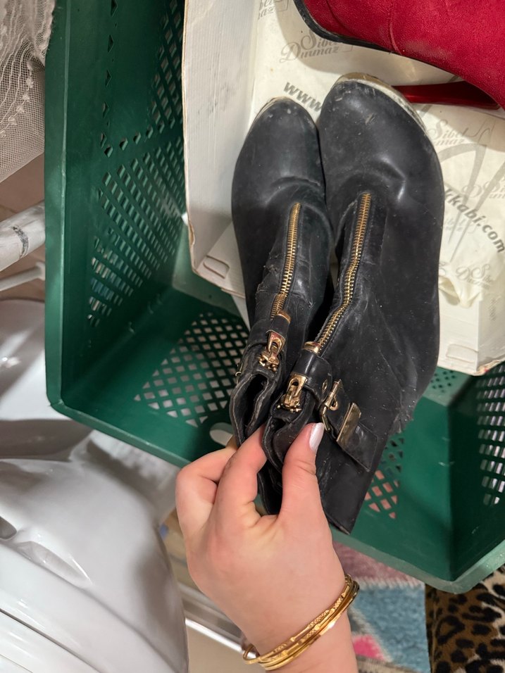 Tokalı Siyah Deri  ince topuklu platform bot - Görsel 2