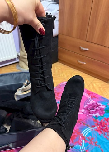 Siyah Süet Dolgu Topuklu Gotik Kadın Bot - Görsel 6