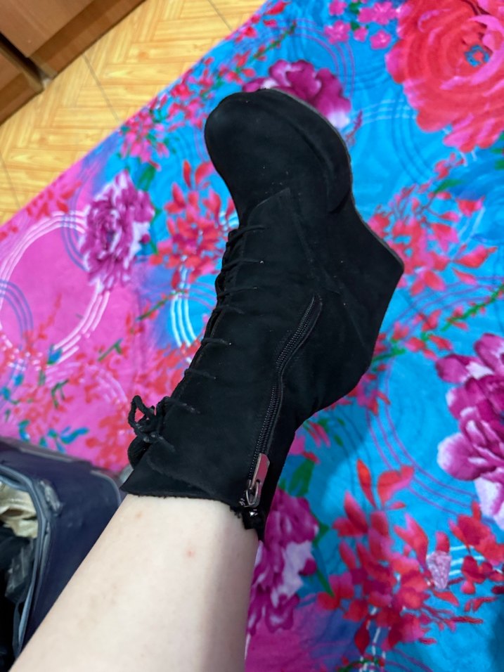 Siyah Süet Dolgu Topuklu Gotik Kadın Bot - Görsel 2