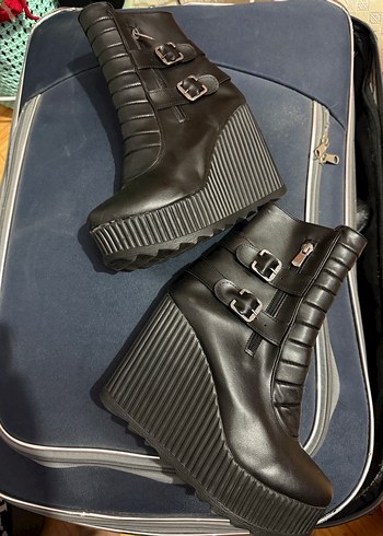 Siyah Deri Kadın Dolgu Topuklu Bot - Görsel 4