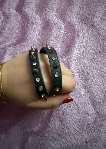 Siyah Tokalı Metal Sivri Uçlu Rock Punk Bileklik - Görsel 3