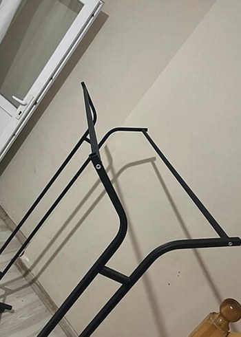 Beden Siyah Metal Kıyafet Askısı
