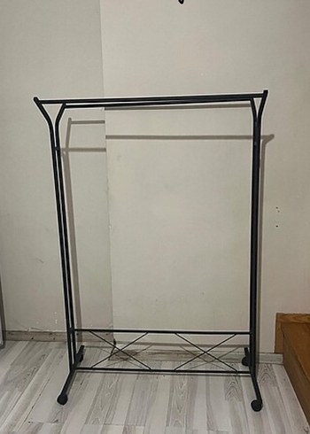 Siyah Metal Kıyafet Askısı
