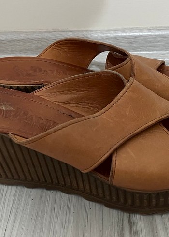 Bej Deri Dolgu Topuklu Kadın Terlik - Görsel 2