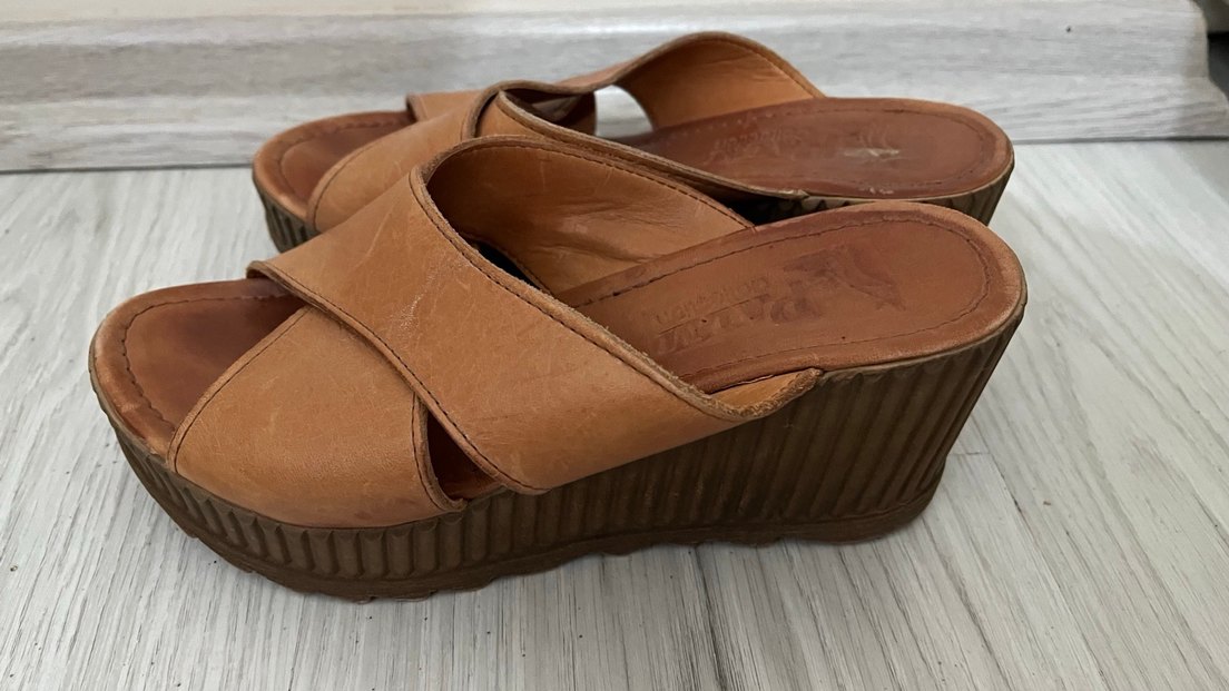 Bej Deri Dolgu Topuklu Kadın Terlik - Görsel 5