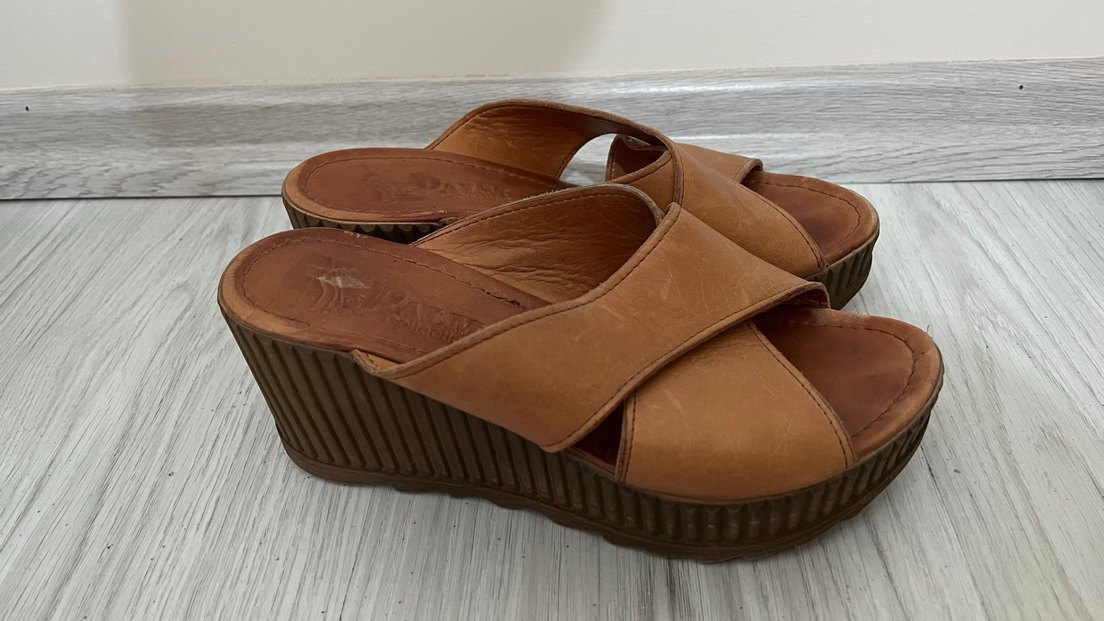 Bej Deri Dolgu Topuklu Kadın Terlik - Görsel 2