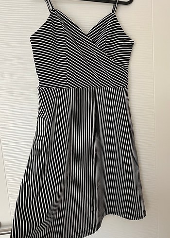 Siyah Beyaz Çizgili Midi Elbise - Görsel 2