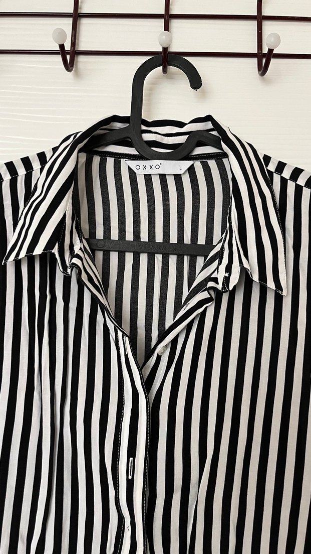 Düğmeli Siyah Beyaz Çizgili Keten Gömlek - Görsel 2