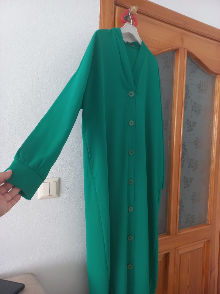 Düğmeli Uzun Yeşil Kadın Elbise - Görsel 2