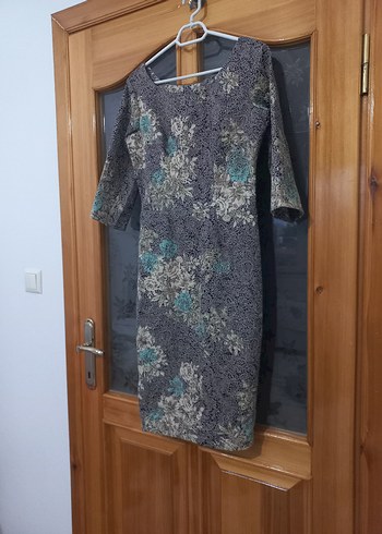 Dantel Detaylı Gri Midi Elbise