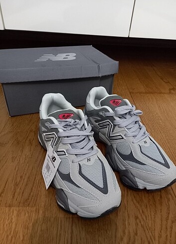 NEW BALANCE 9060