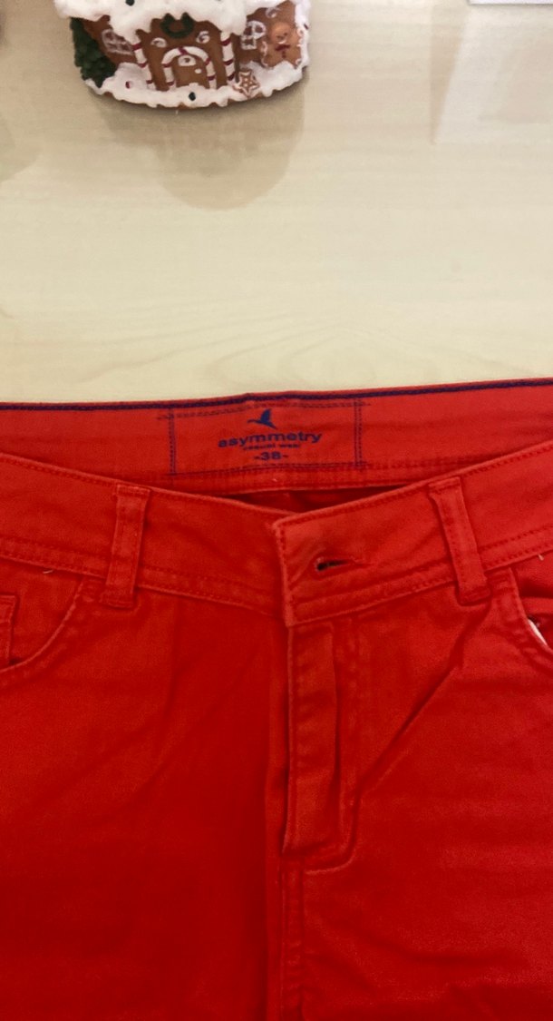 Kadın Kırmızı Düğmeli Bermuda Şort - Görsel 2