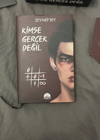 Kimse Gerçek Değil - Zeynep Sey - Görsel 2