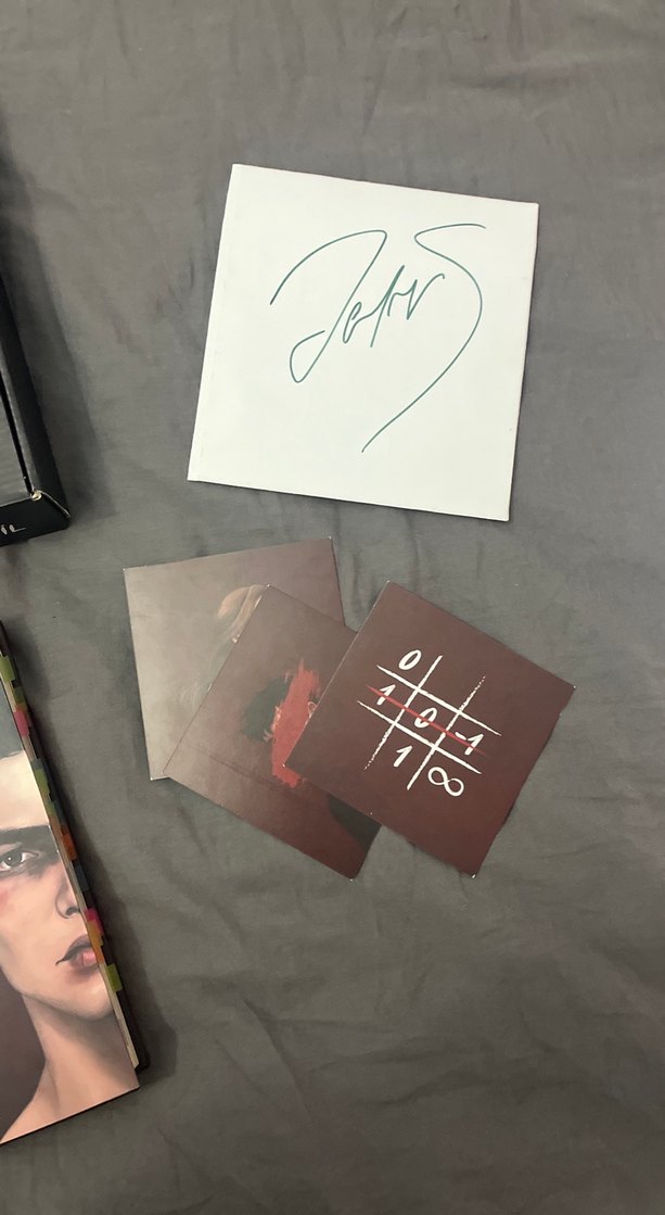 Kimse Gerçek Değil - Zeynep Sey - Görsel 3