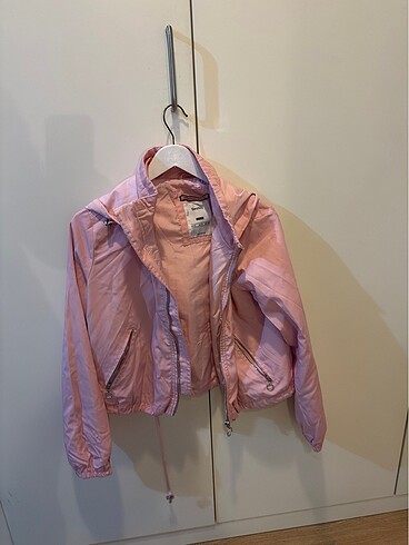 Pembe yağmurluk