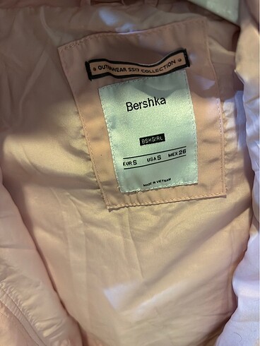 Bershka Pembe yağmurluk