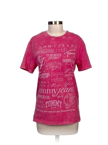 Tommy Hilfiger T-shirt %70 İndirimli.