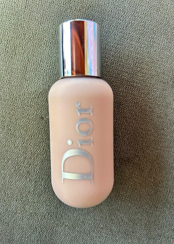 Bej Dior Kapatıcı ve Aydınlatıcı