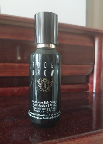 Bobbi Brown SPF 40 Fondöten Serum
