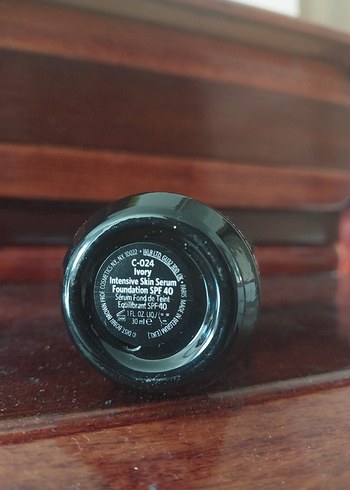 Beden Bobbi Brown SPF 40 Fondöten Serum