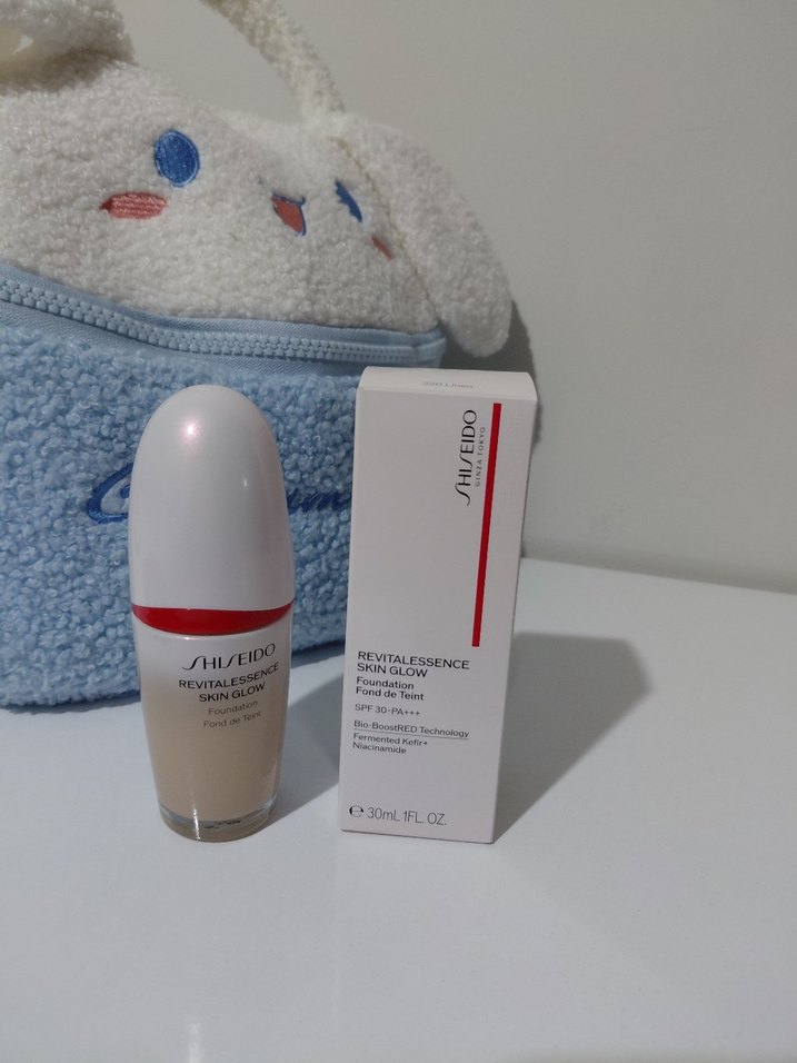 Shiseido Revitalessence Skin Glow Fondöten Açık Ton - Görsel 2