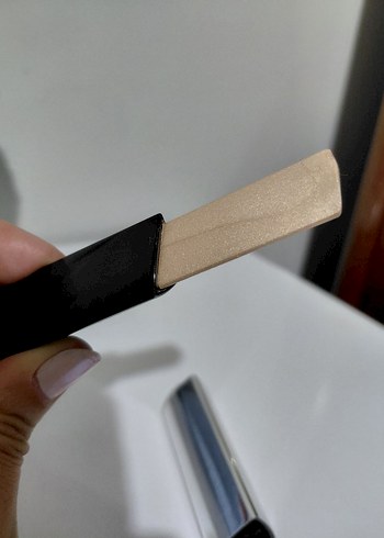 Hourglass Vanish Stick Aydınlatıcı - Görsel 3