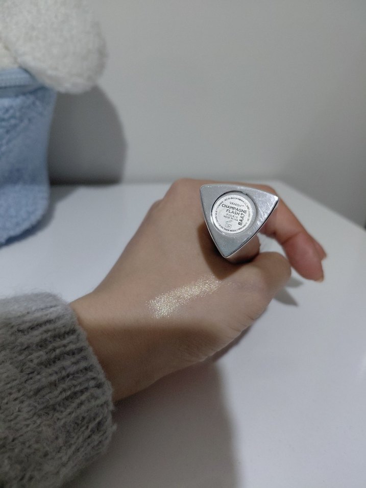 Hourglass Vanish Stick Aydınlatıcı - Görsel 4