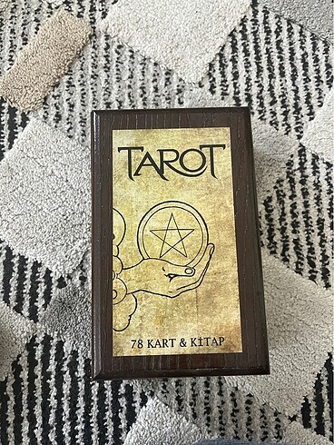 Ahşap kutulu tarot kartları