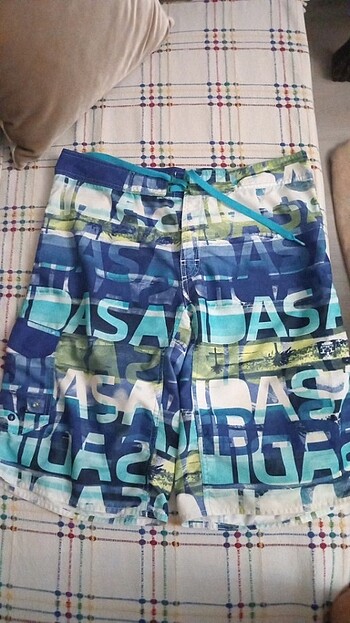 Deniz şortu Adidas 