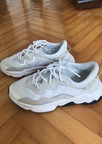 38,5 Beden Adidas Ozweego Beyaz Bağcıklı Kadın Spor Ayakkabısı
