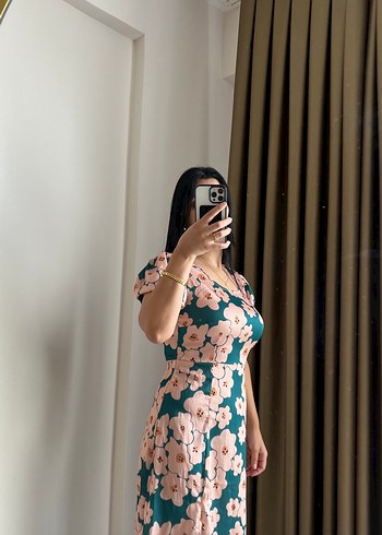 V Yaka Kısa Kollu Midi Elbise - Görsel 3