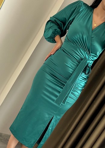 Yeşil Parlak Saten Uzun Kollu Uzun Elbise - Görsel 4