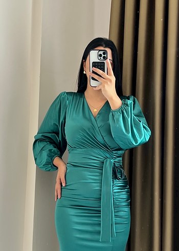 Yeşil Parlak Saten Uzun Kollu Uzun Elbise - Görsel 5