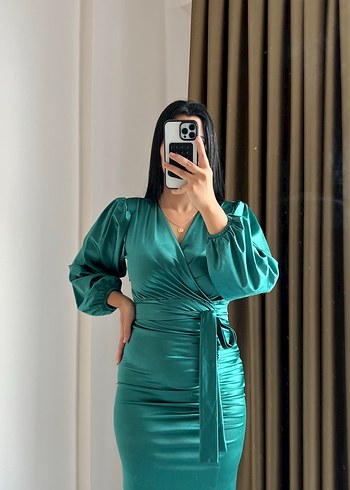 Yeşil Parlak Saten Uzun Kollu Uzun Elbise - Görsel 6