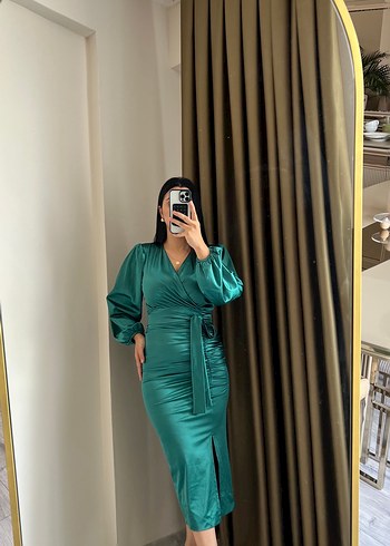 Yeşil Parlak Saten Uzun Kollu Uzun Elbise - Görsel 3