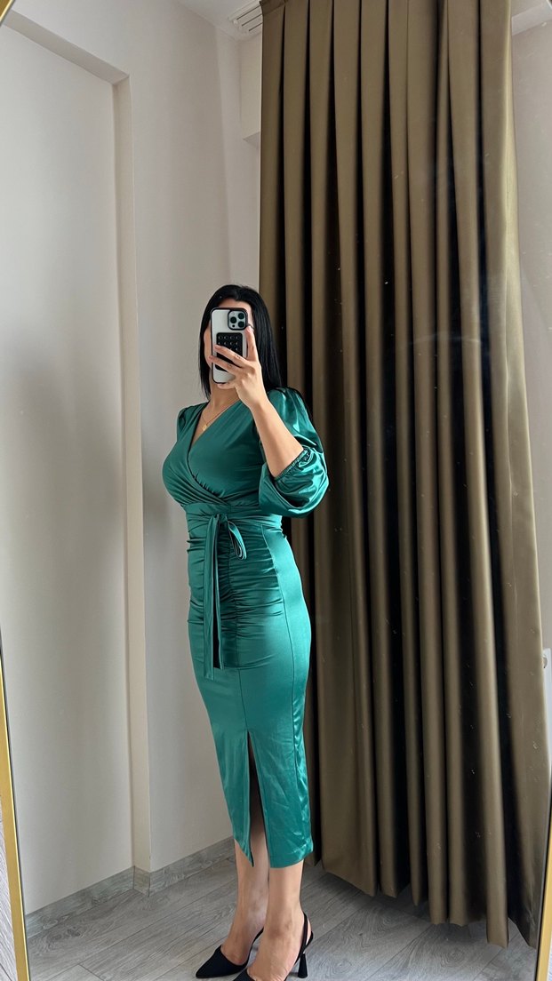 Yeşil Parlak Saten Uzun Kollu Uzun Elbise - Görsel 2