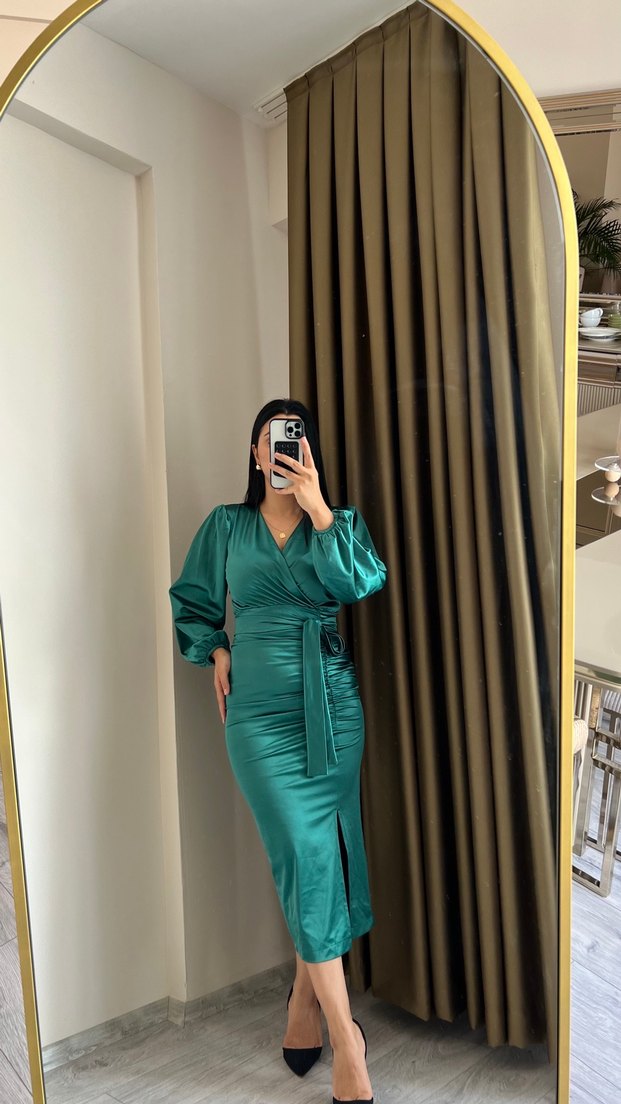 Yeşil Parlak Saten Uzun Kollu Uzun Elbise - Görsel 3