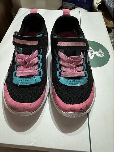Skechers hafif spor ayakkabı