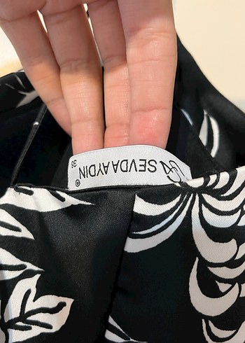 Siyah Çiçekli Askılı Mini Elbise - Görsel 4