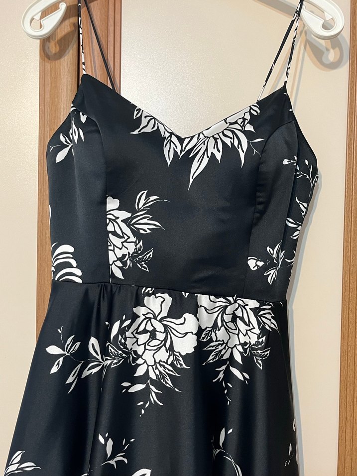 Siyah Çiçekli Askılı Mini Elbise - Görsel 2