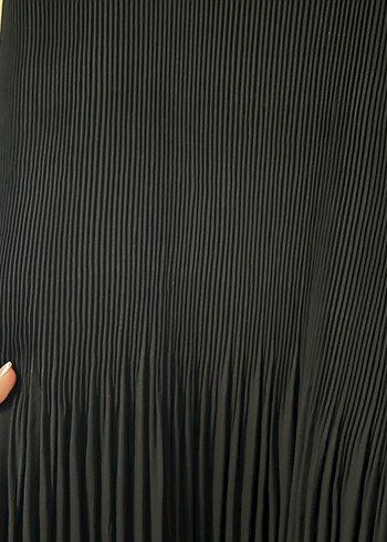 Piliseli Siyah Kolsuz Midi Bluz - Görsel 2