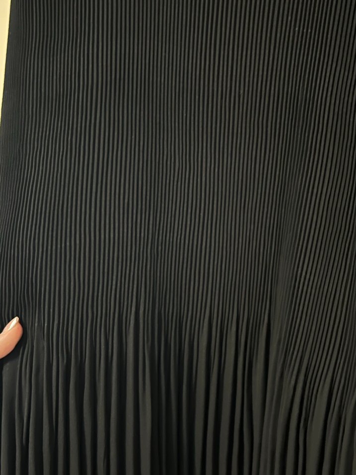 Piliseli Siyah Kolsuz Midi Bluz - Görsel 2