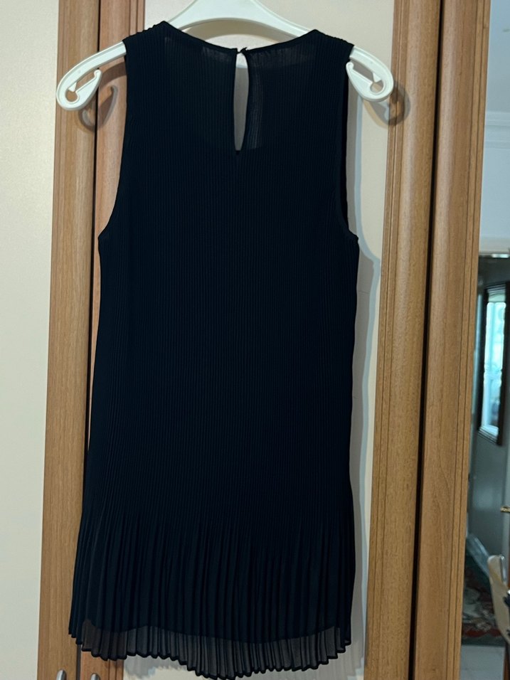 Piliseli Siyah Kolsuz Midi Bluz - Görsel 4