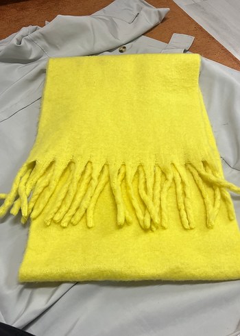 Sarı Püsküllü Kadın Şal - Görsel 2