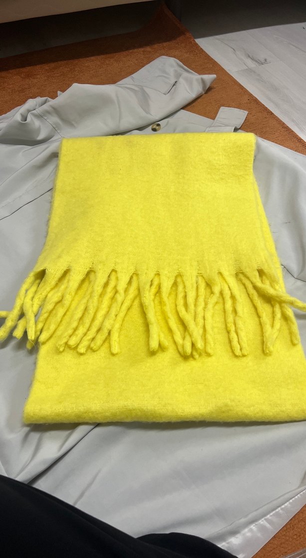 Sarı Püsküllü Kadın Şal - Görsel 2