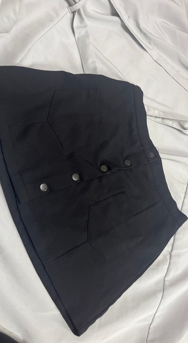 Düğmeli Siyah kısa etek - Görsel 2