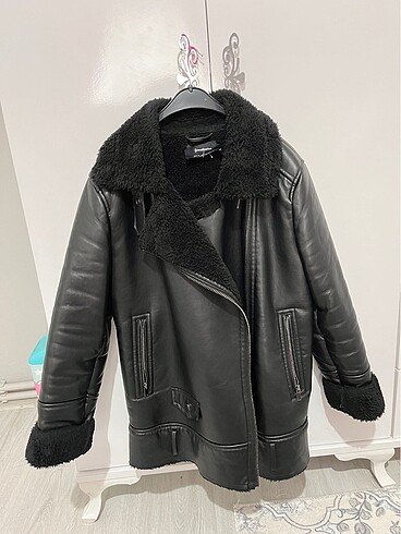stradivarius mont