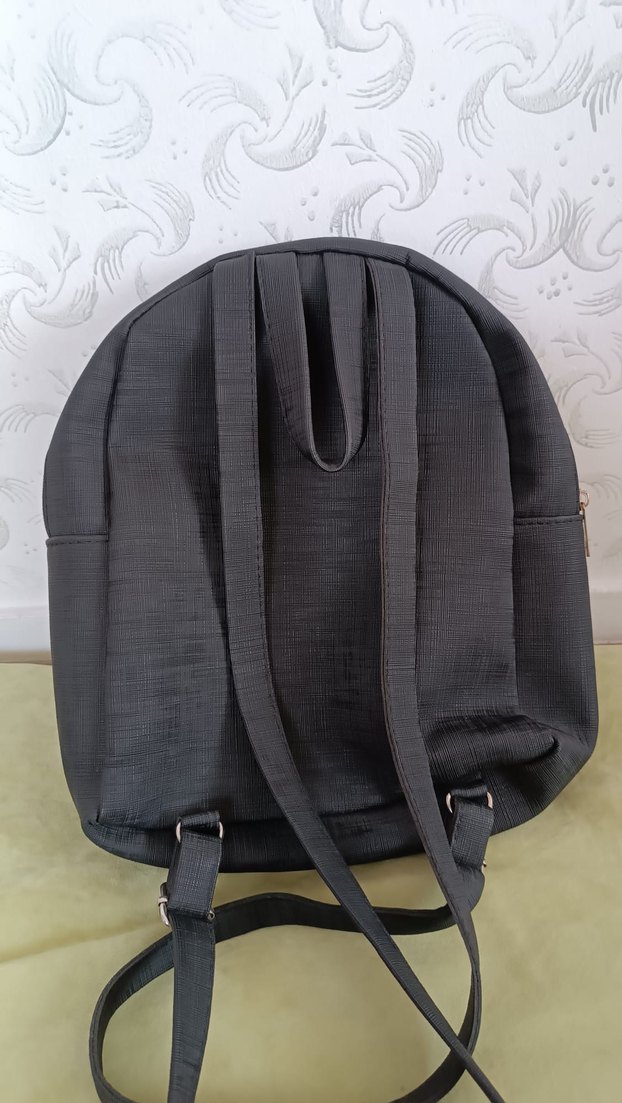 Siyah Kadın Sırt Çantası Payet Detaylı - Görsel 2